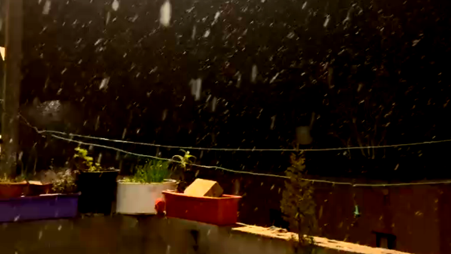 فيديو| تساقط ثلوج خفيفة في قرية عسفيا لأول مرة منذ 2016