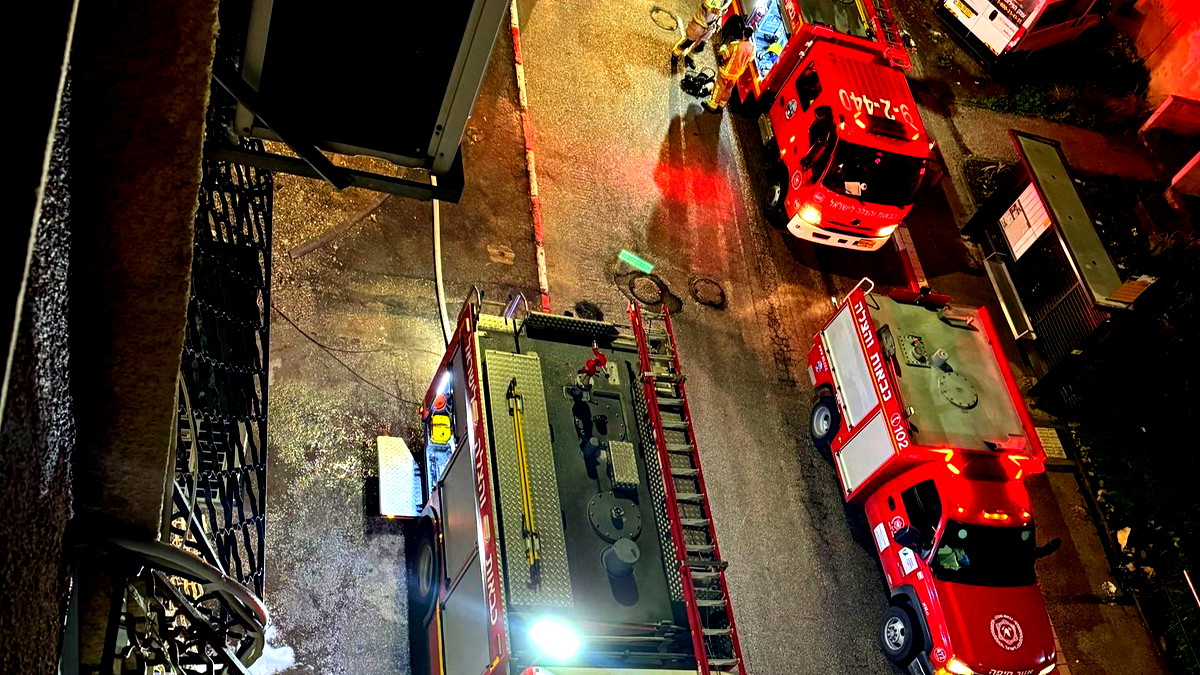 مدينة حيفا: تخليص عالق عقب اندلاع حريق داخل شقة سكنية... أضرار هائلة في المكان