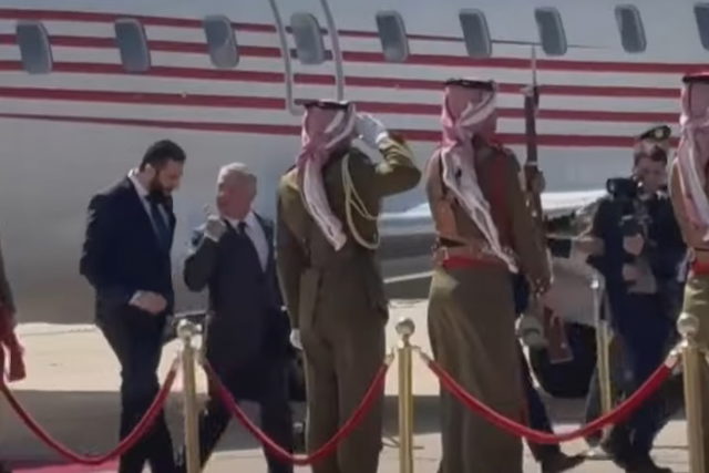 العاهل الأردني يستقبل الرئيس السوري أحمد الشرع في العاصمة عمان
