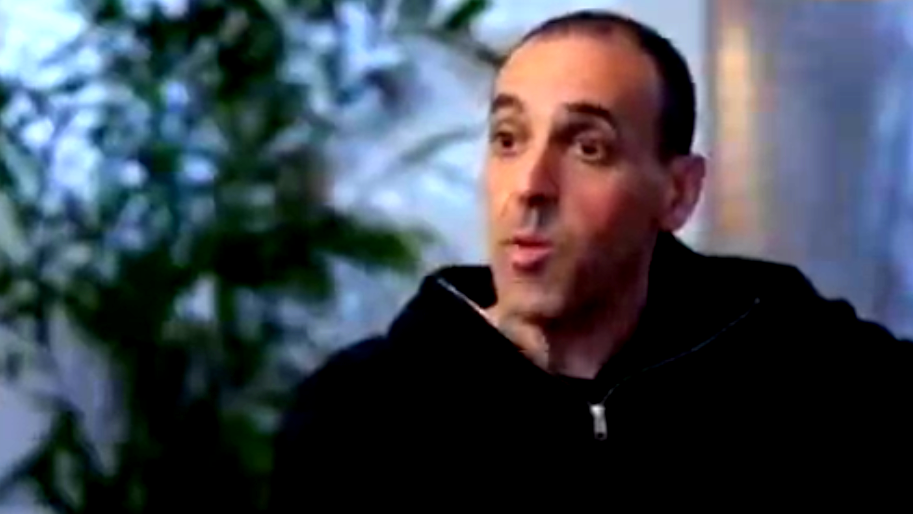 غضب في الشارع الإسرائيلي بعد تصريحات ايلي شرعابي المحتجز العائد مؤخرًا من الأسر لدى حماس