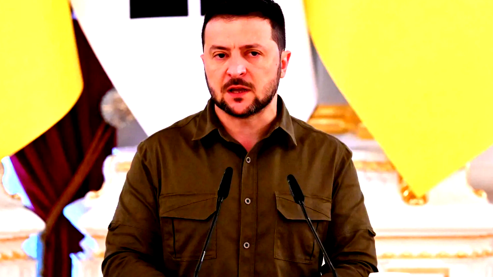 في اطار تعزيز العلاقات بين البلدين ودعم الاقتصاد الأوكراني.. زيلينسكي يصل إلى واشنطن