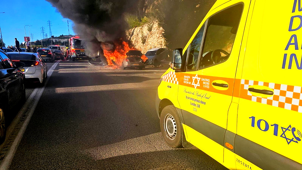 7 إصابات إثر حادث طرق على شارع  6400 بالقرب من نوف هجليل.. بينهم شاب بجراح خطيرة 