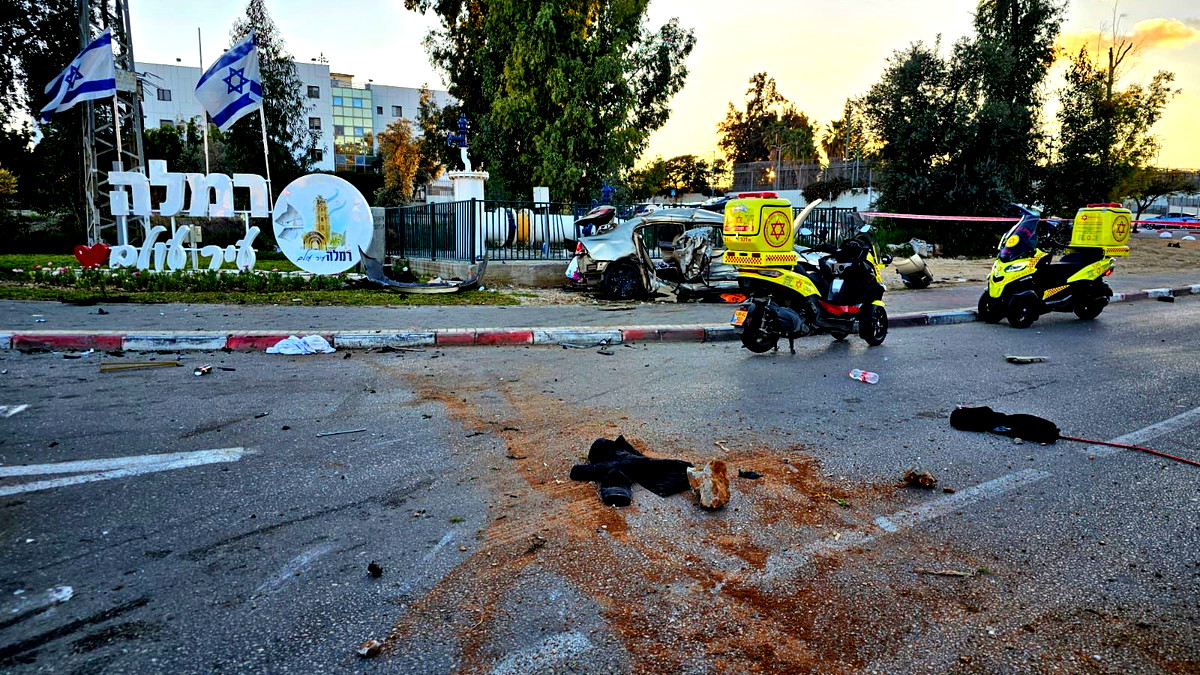 5 إصابات في حادث سير بالرملة... بينهم طفل (5 سنوات) بحالة حرجة 