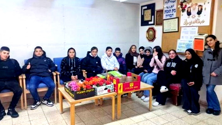 "زهور تنبض بالمحبة "في بيت الآباء بدبورية مع مجلس الطلاب من المدرسة الإعدادية