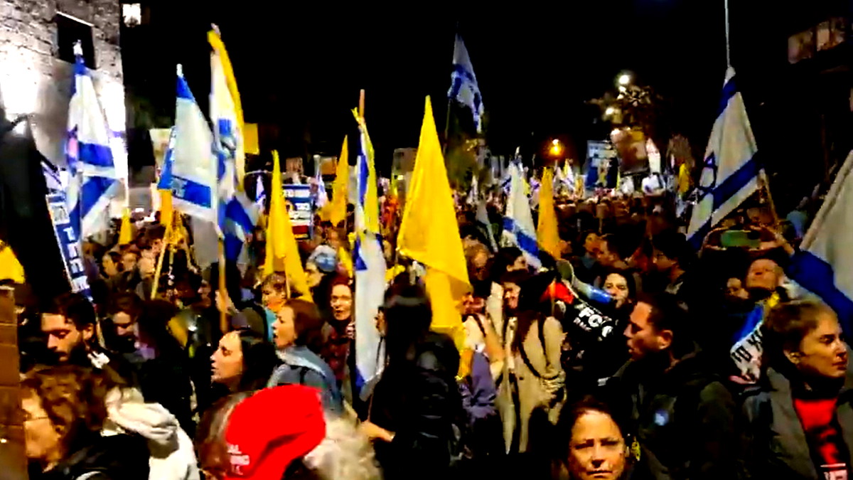 عائلات الأسرى الإسرائيليين: نطلب من الرئيس ترامب إبرام صفقة أفضل لتبادل الأسرى