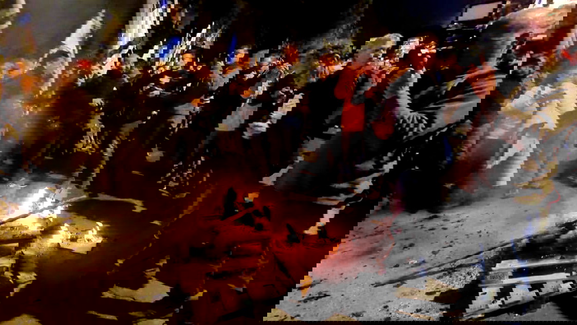 القدس: تظاهرة حاشدة للمطالبة باستعادة المحتجزين من قطاع غزة... اعتقال قاصر بشبهة الاخلال بالنظام العام