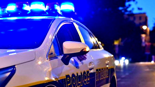 جسر الزرقاء: اعتقال مشتبهين باحراق سيارة