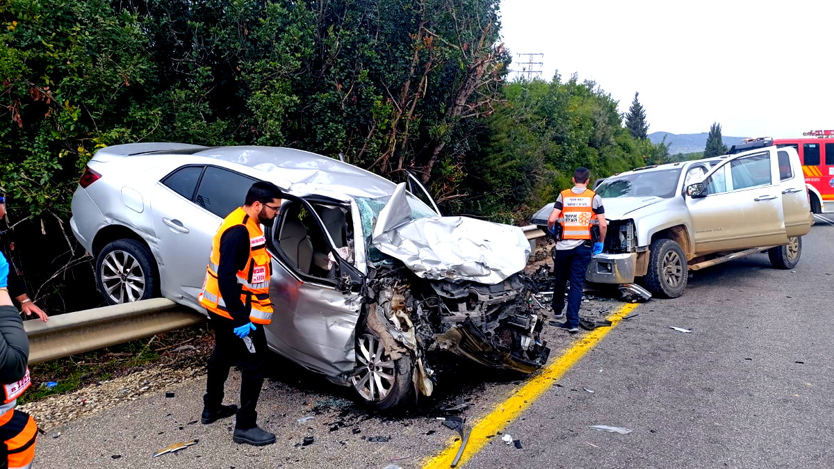 إصابة رجل (50 عامًا) بجروح خطيرة من جرّاء حادث طرق وقع بين مركبتين على شارع 70