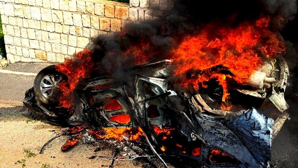 الّدفاع المدني اللّبناني: ارتقاء شخص وإصابة آخرين بغارة إسرائيلية استهدفت مركبة في قضاء صور