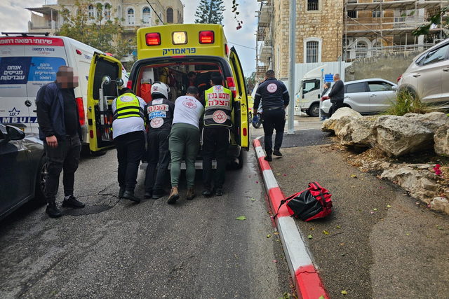 إصابة عاملين بجراح خطيرة ومتوسطة إثر تعرضهما لصعقة كهربائية في أشدود
