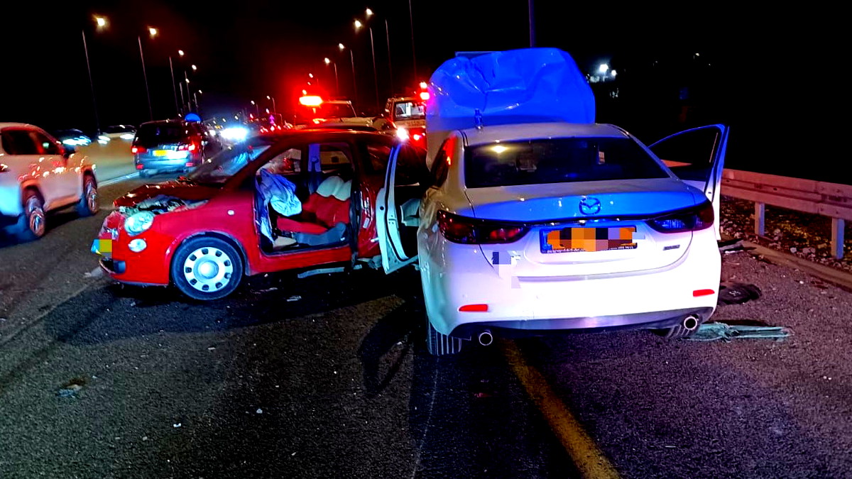 اصابة 3 اشخاص بجراح متوسطة اثر حادث طرق على شارع 85 قرب مفرق احيهود