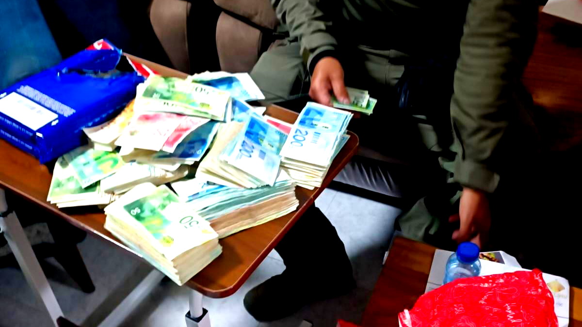 الشمال: اعتقال 9 أشخاص بشبهة تورطهم بجرائم ابتزاز وتهديد