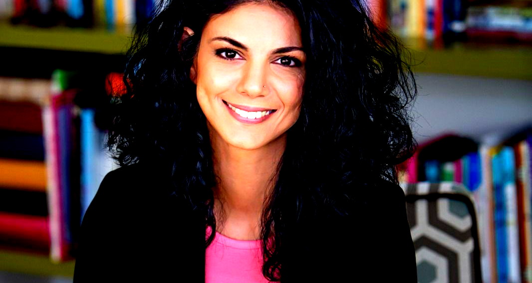 شهر الأم والمرأة| نسرين مصاروة عودة محامية وصاحبة مِنصة "أنوثتك" المساحة العربيّة التي تعنى بالتّكنولوجيا والنّساء: بالطّموح والمثابرة نحقّق ما نبتغي