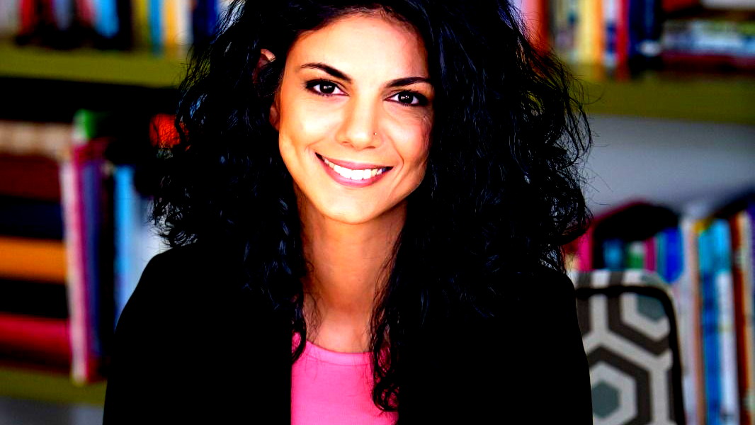 شهر الأم والمرأة| نسرين مصاروة عودة محامية وصاحبة مِنصة "أنوثتك" المساحة العربيّة التي تعنى بالتّكنولوجيا والنّساء: بالطّموح والمثابرة نحقّق ما نبتغي