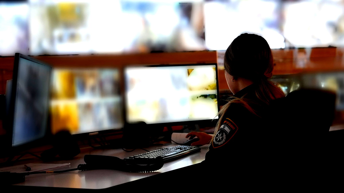 الشرطة: اعتقال سيدة بشبهة سرقة ممتلكات شخصية في الحرم القدسي الشريف وإعادتها لصاحبها