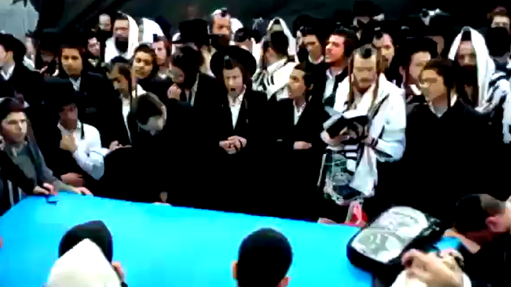 "زيارة دينية" - بحراسة الجيش الإسرائيلي نحو 800 شخص من اليهود المتدينيين يدخلون بلدة حولا جنوبي لبنان