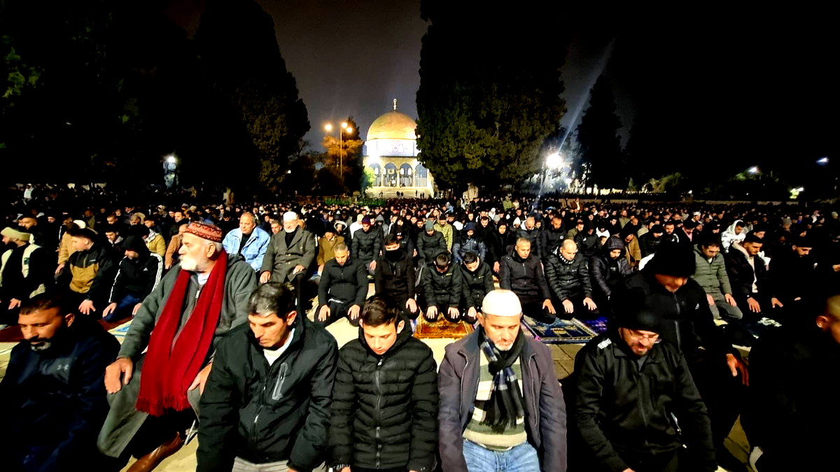 فيديو وصور| 85 ألف مصل أدوا صلاتي العشاء والتراويح في اليوم السابع من شهر رمضان المبارك في رحاب المسجد الأقصى