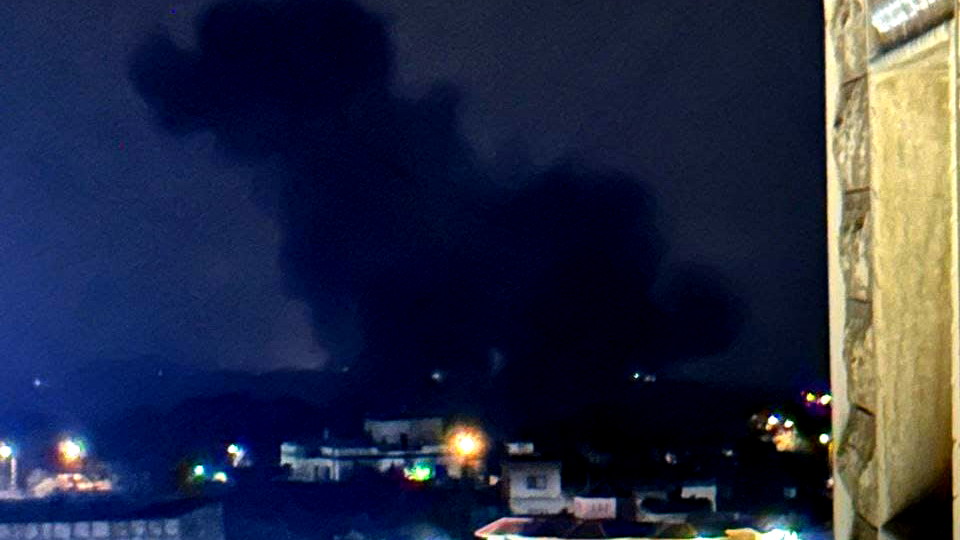 أكثر من 25 غارة خلال 20 دقيقة... الجيش الإسرائيلي يعلن استهداف مواقع عسكرية تابعة لحزب الله في جنوب لبنان