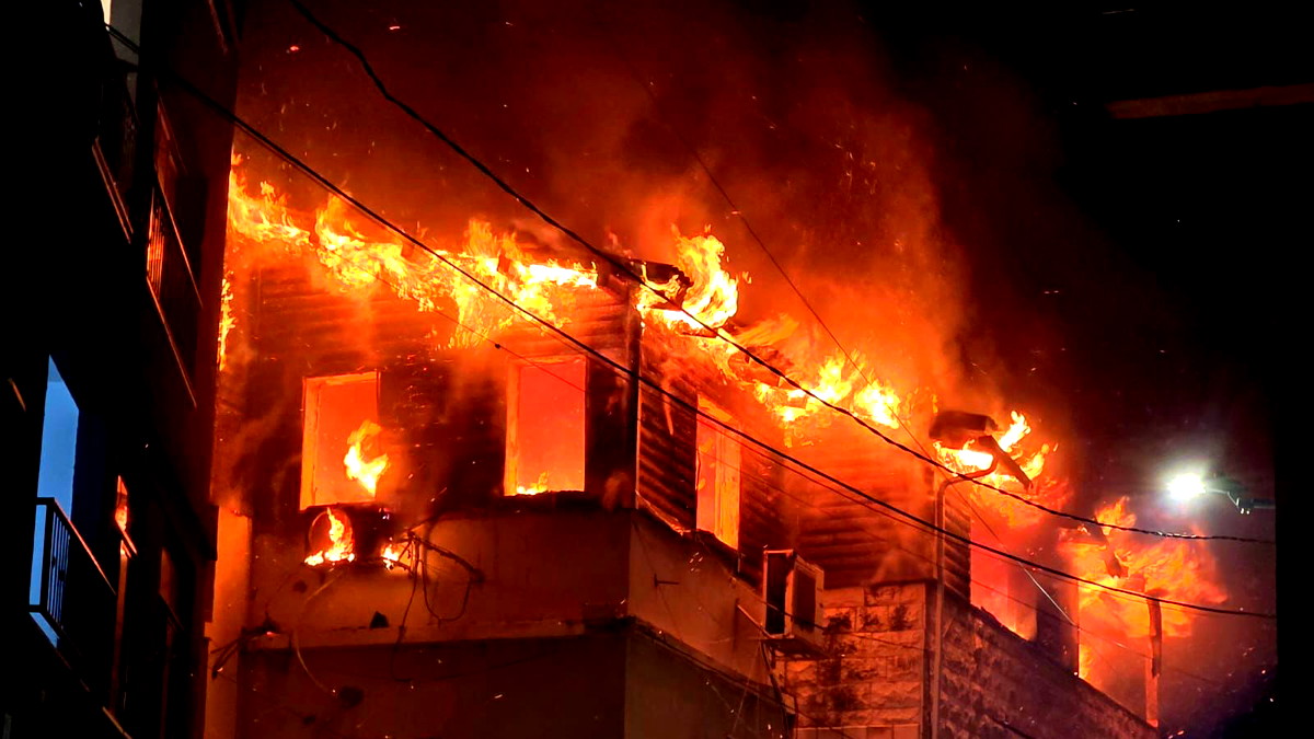 اندلاع حريق بمنزل في بلدة عين ماهل دون وقوع اصابات 