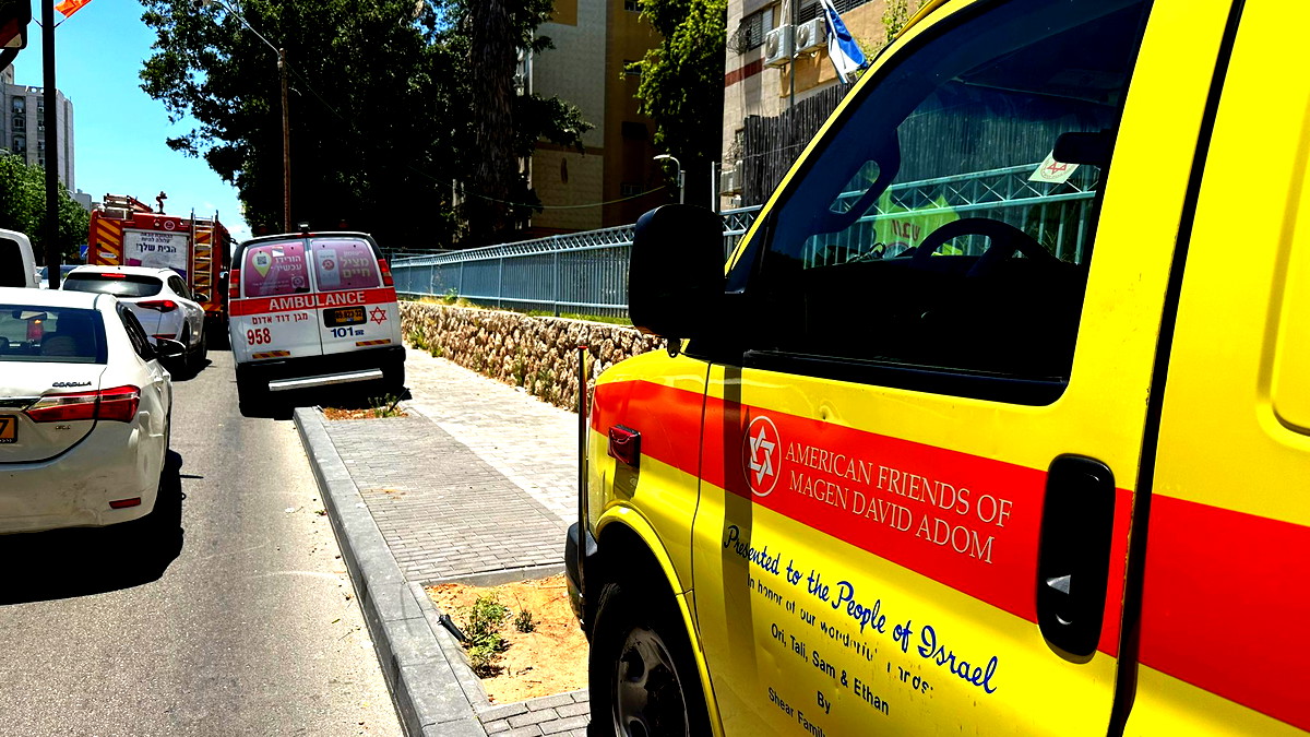 إصابة عاملين بجروح متوسطة وطفيفة خلال عملهما في دير حنا 