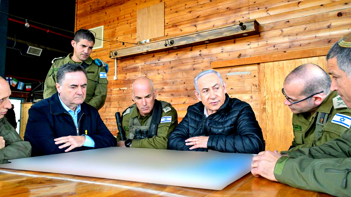 وزير الدفاع الإسرائيلي يعلن عن خطط لاستقدام عمال من سوريا