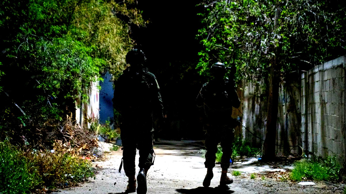 الجيش الإسرائيلي: اغتلنا ثلاثة مسلحين واعتقلنا 35 مطلوبًا في الضفة الغربية الليلة الماضية