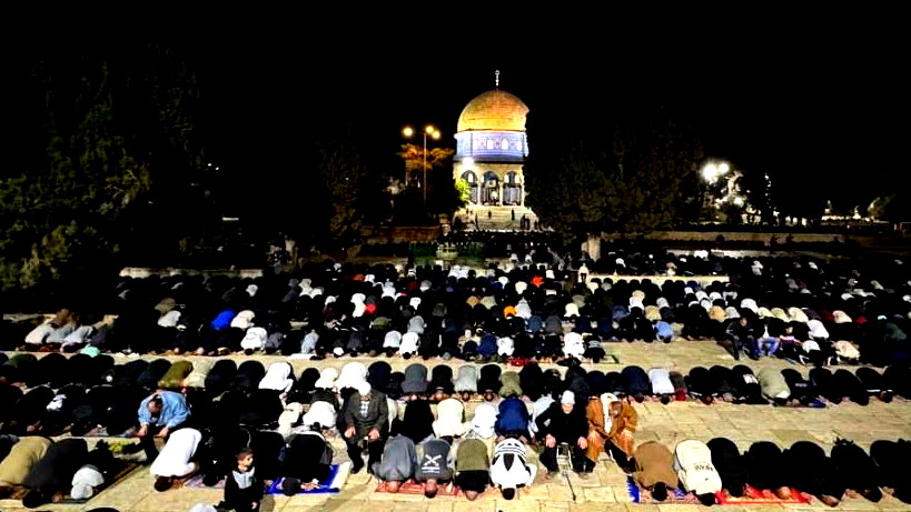 65 ألف مصلٍّ أدوا صلاتي العشاء والتراويح في اليوم الثاني عشر من رمضان في المسجد الأقصى المبارك