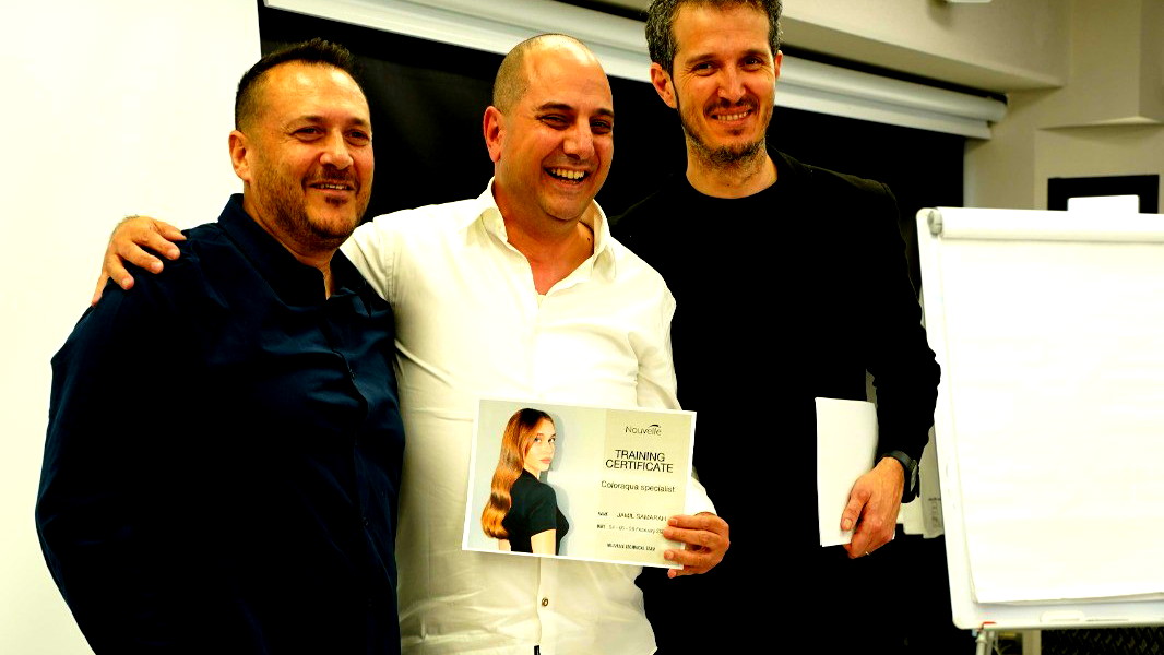 مصمم الشعر جميل سمارة من القدس خرج في بعثة إلى إيطاليا