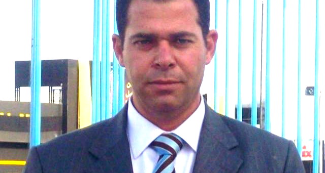 الإمارات مزيجٌ من الإنسانية والسياسية