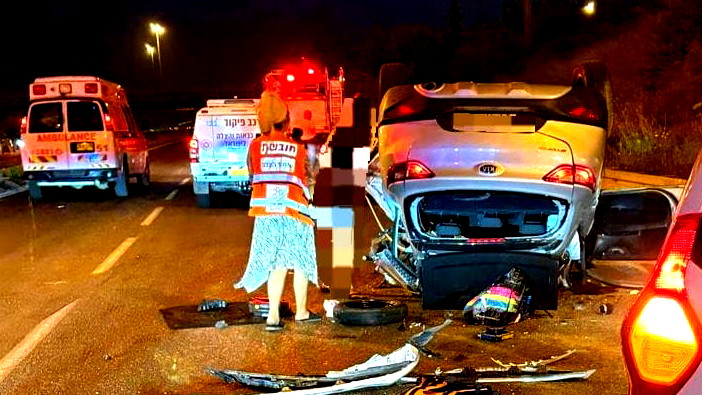 4 إصابات بانقلاب سيارة على شارع 65 قرب أم الفحم