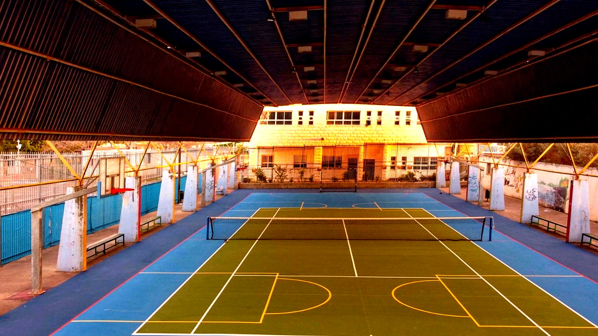 ترميم شبكات الملاعب وطلاء أرضيات الملاعب الجماهيرية في مدارس كفر قرع بتمويل من البلدية ووزارة الرياضة