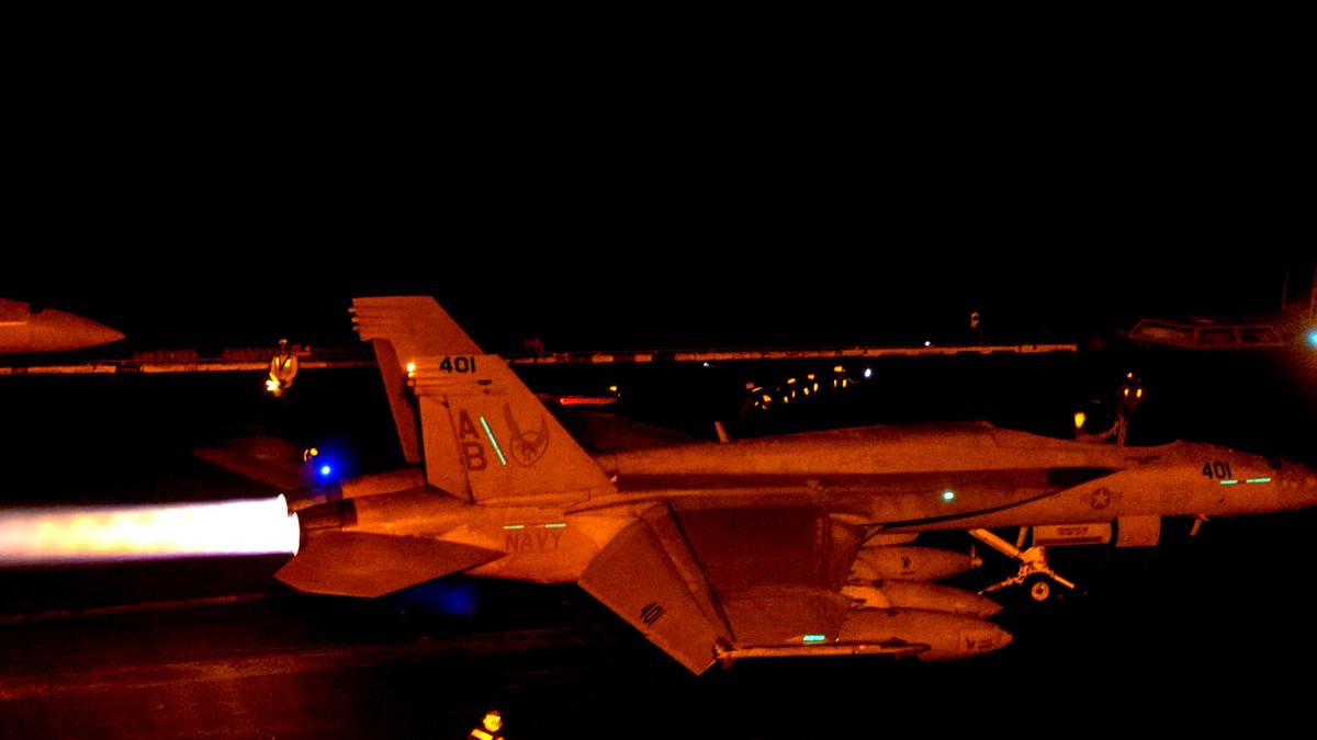 مراسل "أكسيوس": الغارات الجوية الأمريكية على اليمن قد تستمر أياما أو أسابيع