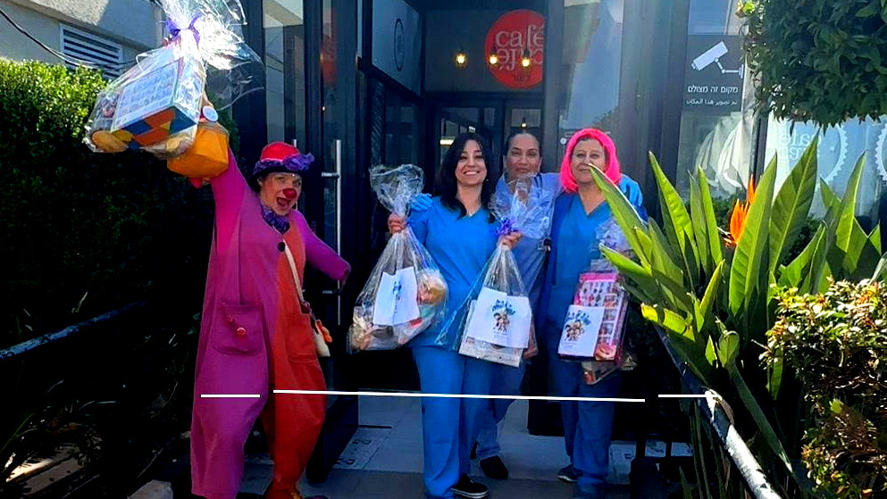  روضة الشفاء - جمعيّة الغرباء عرابة توزع الهدايا على الأطفال المرضى في قسم الأطفال مستشفى بوريا