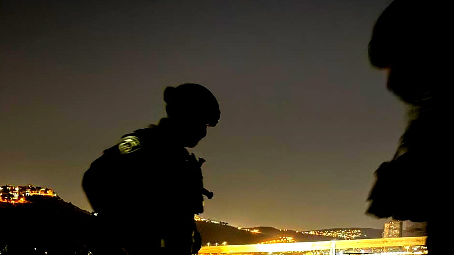 اعتقال 5 شبان من جديدة المكر بشبهة السطو على محل مجوهرات خلال ارتداء زي شرطة 