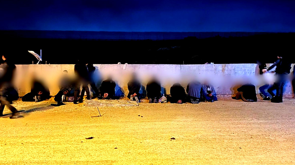 فيديو| اعتقال سائق شاحنة من كفركنا خلال محاولته تهريب 28 عاملا من الضفة