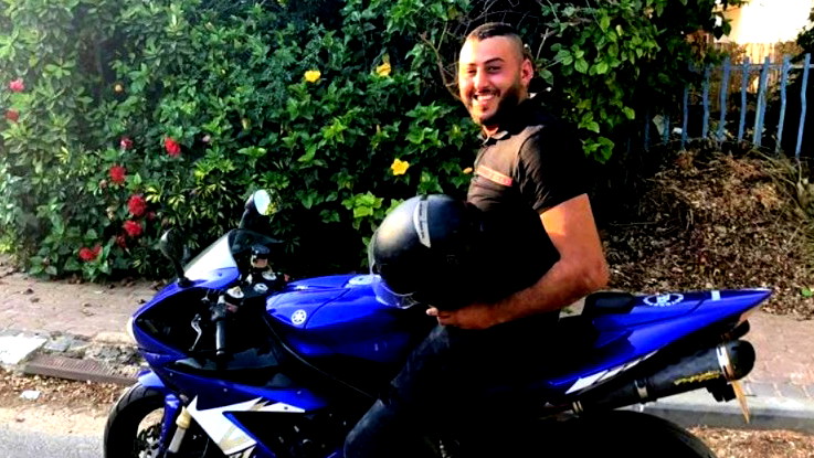 مصرع الشاب محمد منير عطية ابورقية من ميسر بالمثلث اثر حادث بين دراجة نارية وشاحنة