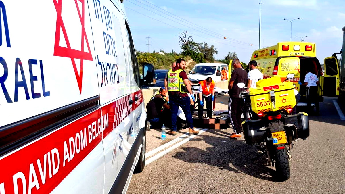 منطقة الضفة الغربية: مصابان أحدهما بحالة خطيرة جرّاء حادث دهس على شارع 5