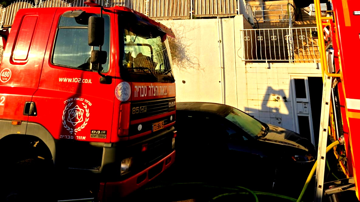 تل ابيب: اصابة عامل بجراح خطيرة جراء سقوطه عن رافعة