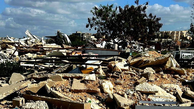 بحجة البناء غير المرخص- هدم نحو 10 منازل في رهط وسط حماية معززة من قوات الشرطة