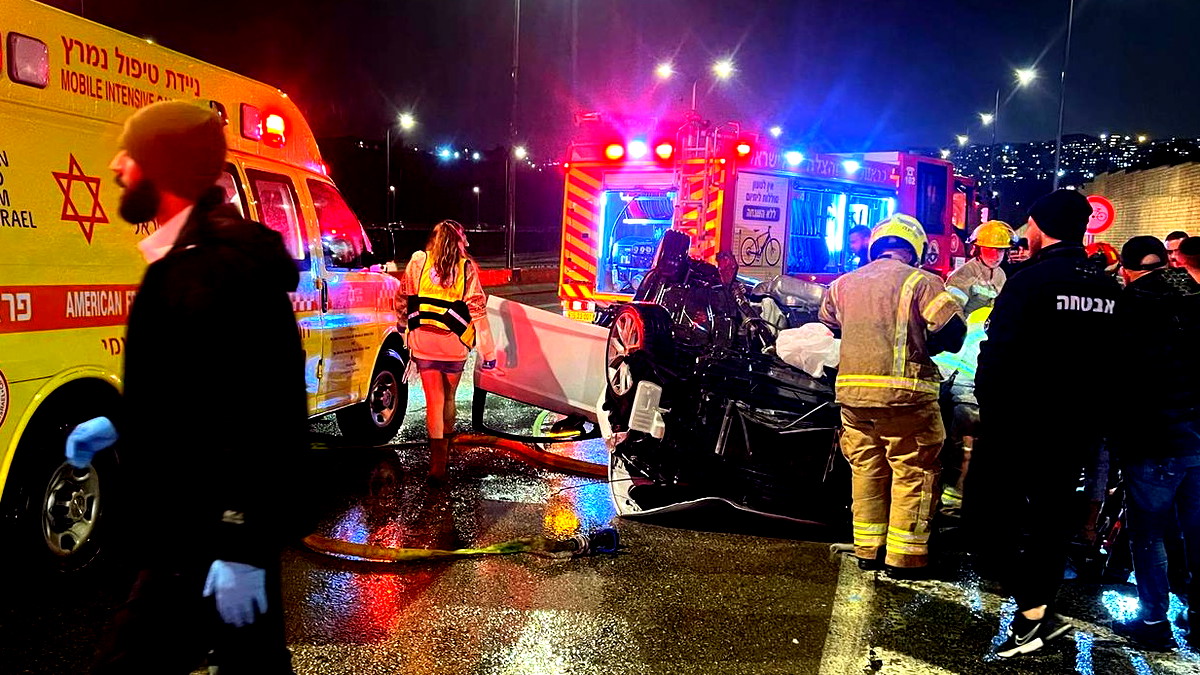 اصابة شاب بجراح خطيرة اثر انقلاب سيارة بشارع مناحيم بيغن بالقدس