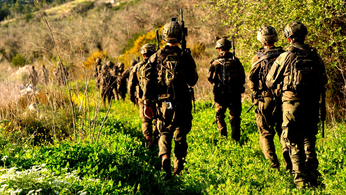 تسريح ضابط مخابرات وطيار إسرائيليين بعد إعلانهما أنهما لن يشاركا في حرب لا تخدم مصلحة الشعب