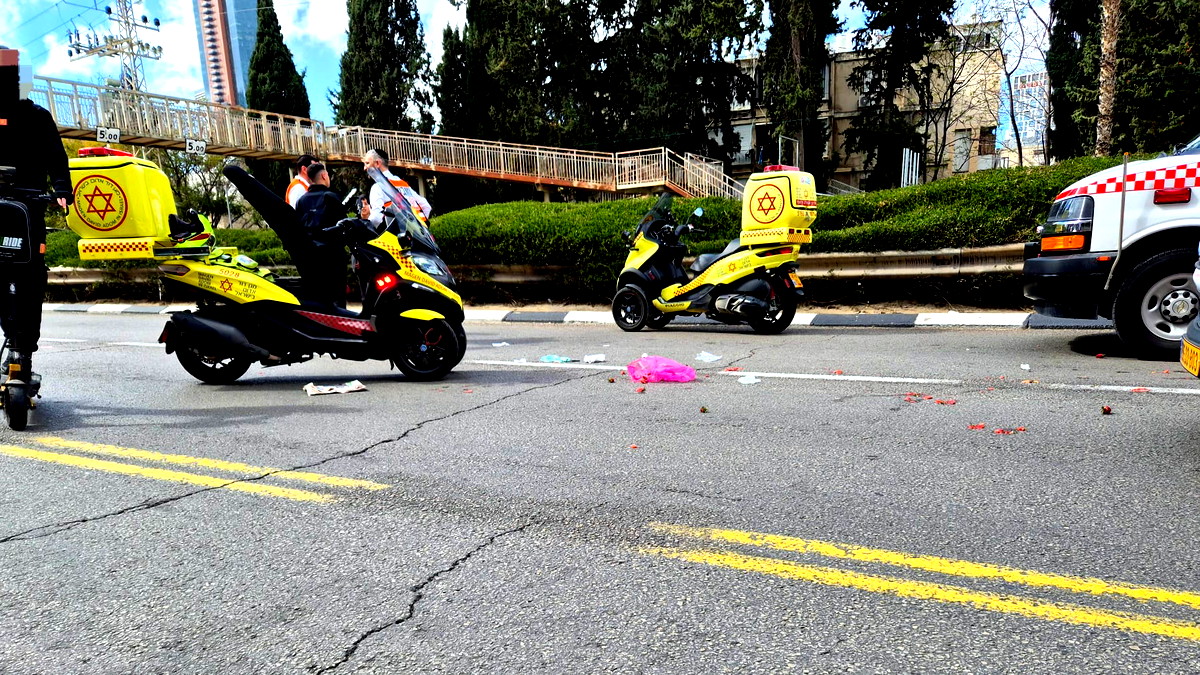 عمليات إنعاش لرجل إثر تعرضه للدهس في بني براك