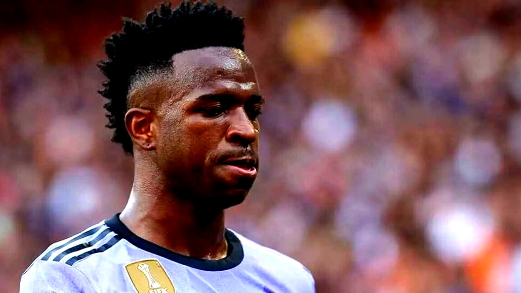 اللاعب فينيسيوس جونيور يكشف تصرف زميله رافينيا معه في نهاية مواجهة كولومبيا