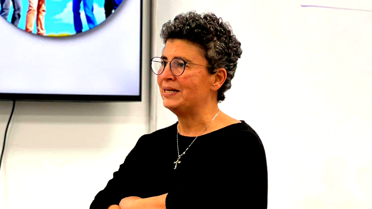  الأمهات لا يمتْنَ أبدًا