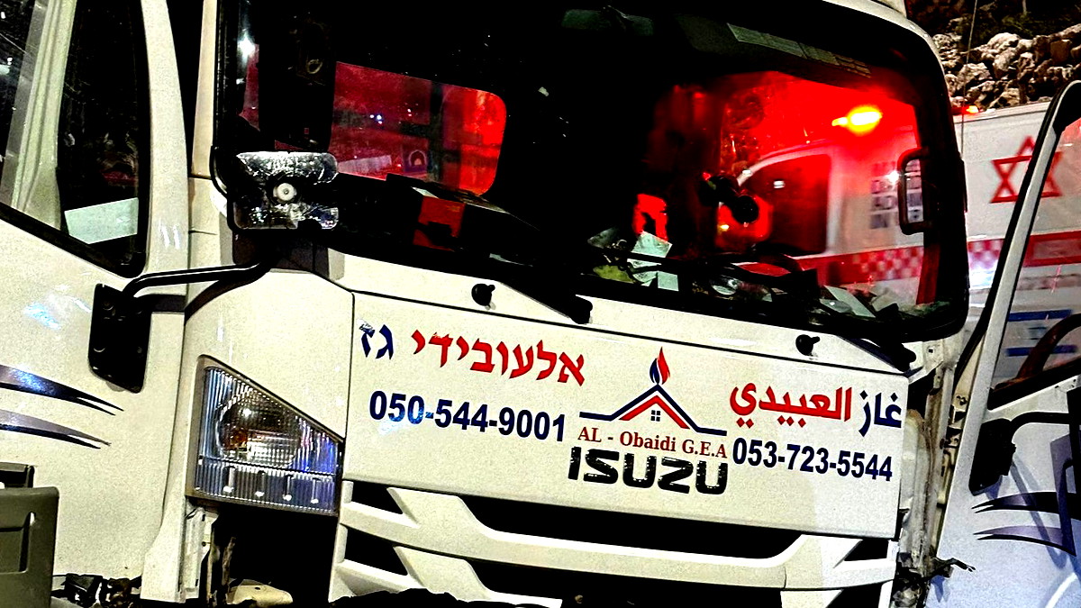 القدس: حادث طرق لشاحنة تحمل أسطوانات غاز- سلطة الاطفاء: منعنا كارثة كبيرة بعد معالجة الحدث بسرعة