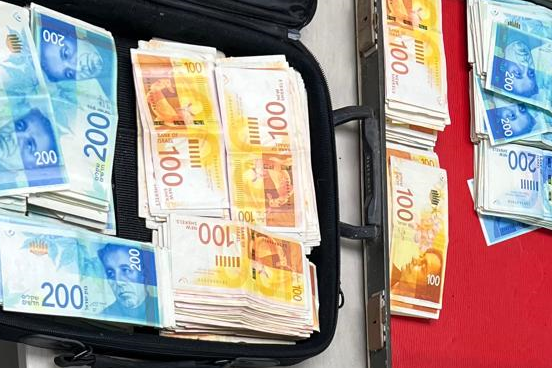 ضبط حَوالَيْ 1,000,000 شاقل نقدًا داخل منزل في بلدة عرعرة
