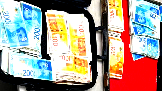 بعد مداهمة للشرطة| ضبط حَوالَيْ 1,000,000 شاقل نقدًا داخل منزل في بلدة عرعرة