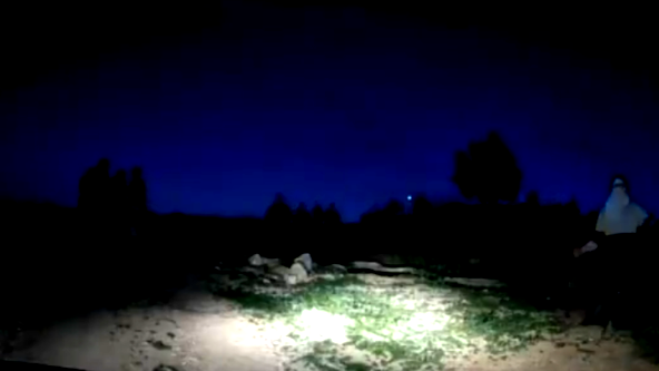 حائز أوسكار.. مستوطنون يعتدون على مخرج فلسطيني والجيش الإسرائيلي يقتاده لجهة غير معلومة