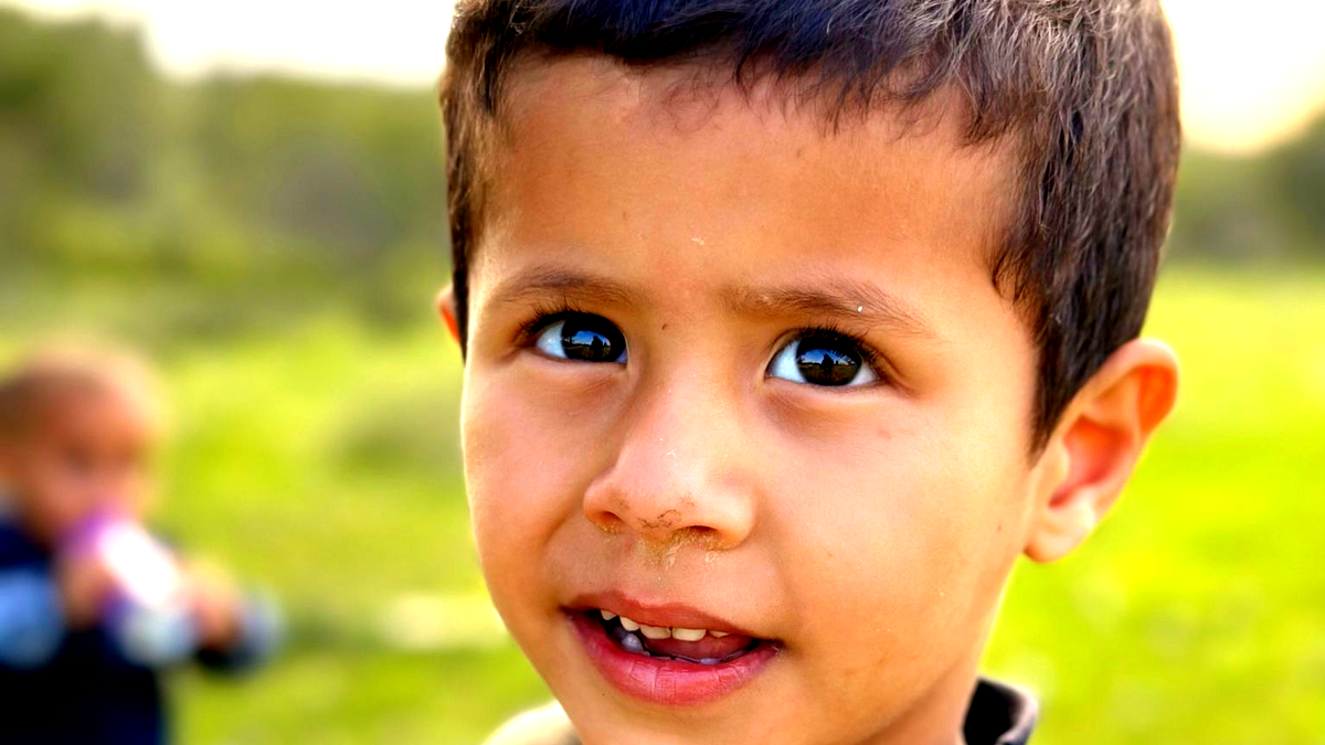 فقدان آثار  الطفل يونس الطلالقة (6 سنوات) من مدينة رهط والشرطة تناشد الجمهور بالمساعدة في أعمال البحث