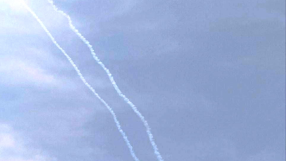 بعد تفعيل صفارات الإنذار في غلاف غزة... الجيش الإسرائيلي: اعتراض صاروخ وسقوط اخر في منطقة "زميرت"